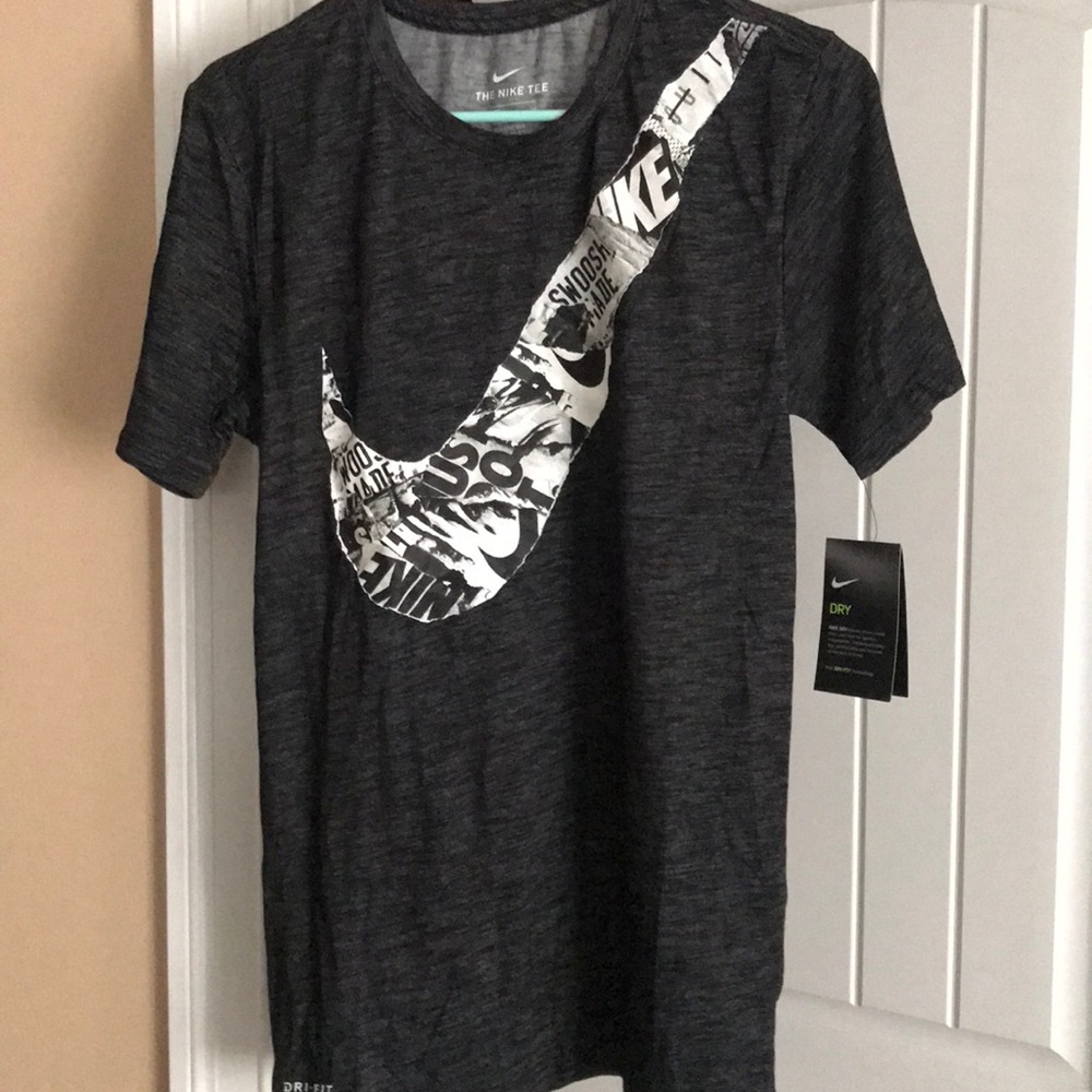 NWT Nike men’s s tee